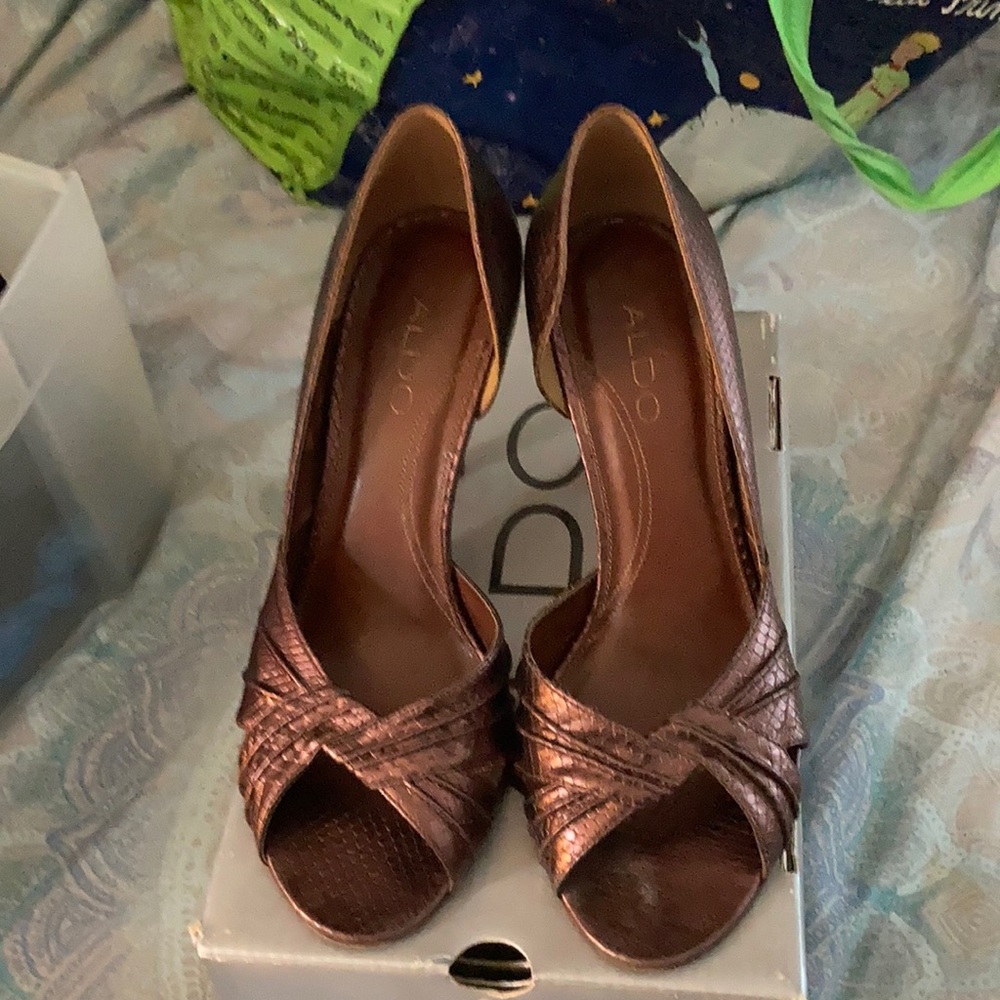 Vintage Aldo Rose Metallic Heels